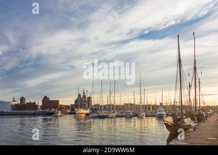 Stralsund: Porto, barche a vela, Nordmole (molo nord), Città Vecchia, Ostsee (Mar Baltico), Meclemburgo-Vorpommern, Germania Foto Stock