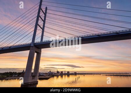 Stralsund: Rügenbrücke (Ponte di Rügen), ponte sospeso, Ostsee (Mar Baltico), Meclemburgo-Vorpommern, Germania Foto Stock