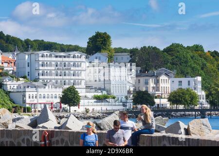 Sassnitz: alberghi Fürstenhof e Strandhotel, lungomare, mole esterna, Mar Baltico, Ostsee (Mar Baltico), Isola di Rügen, Meclemburgo-Vorpommern, Germa Foto Stock