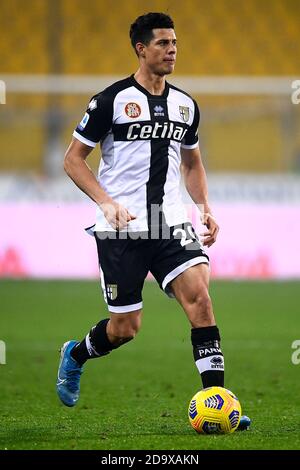 PARMA, ITALIA - 07 novembre 2020: Yordan Osorio di Parma Calcio in azione durante la Serie UNA partita di calcio tra Parma Calcio e ACF Fiorentina. La partita terminò il cravatta del 0-0. (Foto di Nicolò campo/Sipa USA) Foto Stock