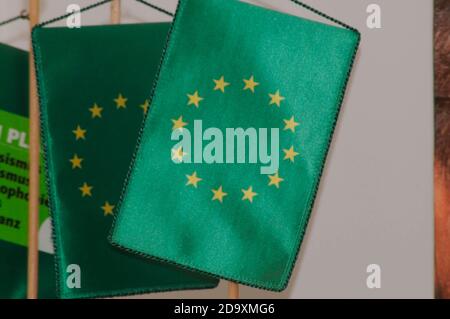 gruppo parlamentare verde al consiglio d'europa, bandiera verde dell'europa con stelle Foto Stock