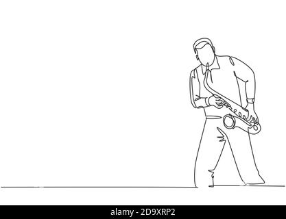 Un disegno di linea continuo di sassofonista maschile felice giovane che si esibisce per suonare sassofono in concerto di musica. Musicista artista concetto di performance Illustrazione Vettoriale