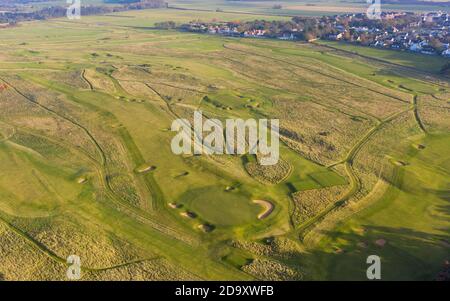 Vista aerea della luce del tardo inverno sul campo da golf Muirfield a Gullane, East Lothian, Scozia, Regno Unito Foto Stock