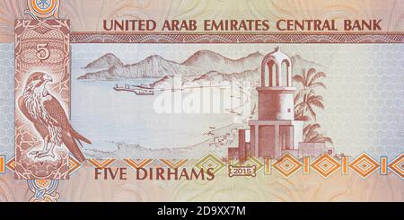 Banconota da cinque dirham degli Emirati Arabi Uniti, closeup di denaro degli Emirati Arabi Uniti Foto Stock