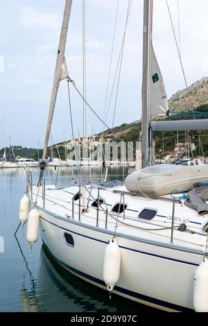 Grecia. Corfù 27 ottobre 2016: Yacht ormeggiato a Gouvia Marina Foto Stock