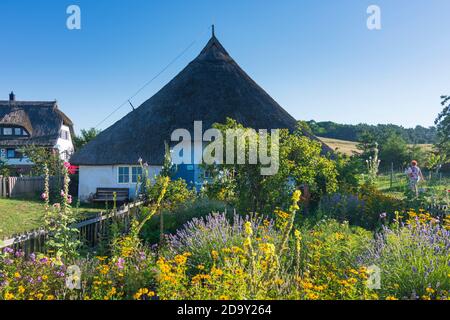 Mönchgut: Casa sul tetto in paglia Pfarrwitwenhaus (casa vedova parrocchiale) a Groß Zicker, Mar Baltico, Ostsee (Mar Baltico), Isola di Rügen, Meclemburgo- Foto Stock