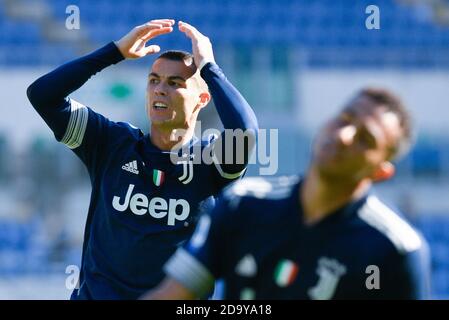 Roma, Italia. 8 novembre 2020. Cristiano Ronaldo della Juventus FC si è sviato durante la serie A match tra Lazio e Juventus allo Stadio Olimpico, Roma, Italia, l'8 novembre 2020. Credit: Giuseppe Maffia/Alamy Live News Foto Stock