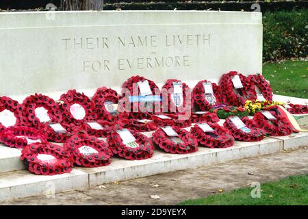 Botley Road Commonwealth War Graves, Oxford, Regno Unito. Novembre 8th 2020. Il Servizio annuale di memoria alle tombe di guerra del Commonwealth (CWG) Oxford è stato un evento limitato quest'anno a causa delle regole che circondano le riunioni pubbliche durante la pandemia del COVID-19. T Bridget Catterall/Alamy Live News. Foto Stock