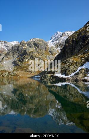 Lago Arriel nei Pirenei, Valle di Tena, provincia di Huesca, Aragona in Spagna. Foto Stock