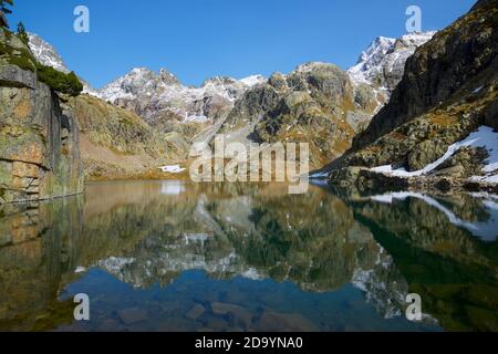 Lago Arriel nei Pirenei, Valle di Tena, provincia di Huesca, Aragona in Spagna. Foto Stock