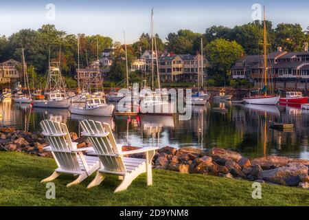 All'interno della pittoresca città di Ogunquit, Maine è il porto, Perkins Cove. La baia è una destinazione turistica popolare e un porto sicuro per la pesca e il molo Foto Stock