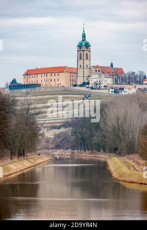 Vista panoramica di Melnik, la bella città storica vicino a Praga, Repubblica Ceca alla confluenza dei fiumi Moldava ed Labe. Foto Stock