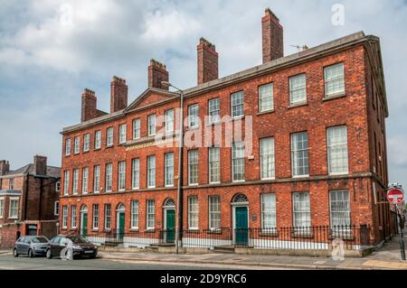 Case di seconda categoria a metà del XIX secolo a Mornington Terrace, Liverpool. Foto Stock