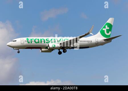 Amsterdam, Paesi Bassi. 28 luglio 2020. Un Boeing 737-800 Transavia Airlines atterra all'aeroporto Schiphol di Amsterdam. Credit: Fabrizio Gandolfo/SOPA Images/ZUMA Wire/Alamy Live News Foto Stock