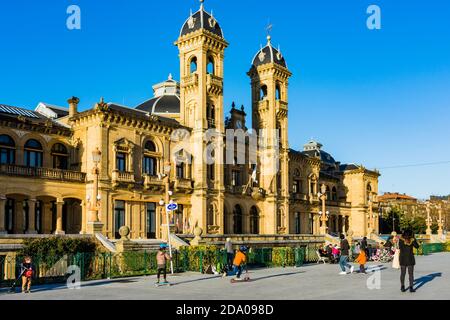 Il municipio, ex casinò costruito nel 1887, San Sebastian, Gipuzkoa, Donostialdea, Paesi Baschi, Spagna, Europa Foto Stock