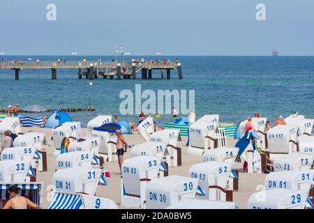 Bad Doberan: Heiligendamm, la più antica stazione termale dell'Europa continentale, molo, spiaggia, Strandkörbe (sedie a sdraio), Mar Baltico, Ostsee (Mar Baltico), Mec Foto Stock