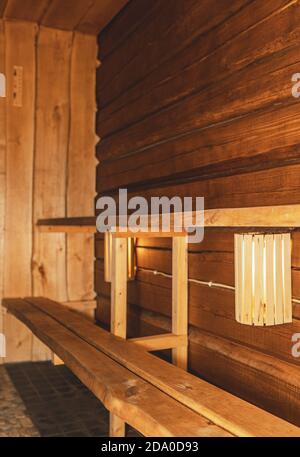 Vista ravvicinata dell'interno della sauna finlandese. Foto Stock