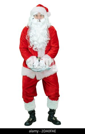 Santa tiene fan di banconote in dollari. Babbo Natale sta tenendo le note di soldi del dollaro su sfondo bianco. Natale in arrivo Foto Stock