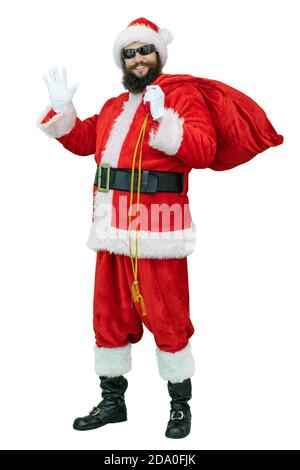 Babbo Natale con regali sacco. Il giovane Babbo Natale arabo con barba nera tiene la borsa da regalo su sfondo bianco. Natale in arrivo Foto Stock