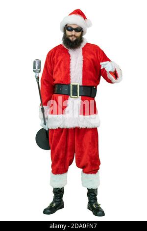 Babbo Natale con microfono retrò. Santa tiene il classico microfono vintage su sfondo bianco. Natale in arrivo Foto Stock