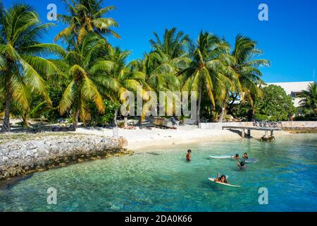 Spiaggia di Rangiroa, Isole Tuamotu, Polinesia Francese, Sud Pacifico. Foto Stock