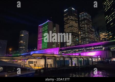 Paesaggio urbano panoramico notturno da Sidney il 2019 febbraio Foto Stock