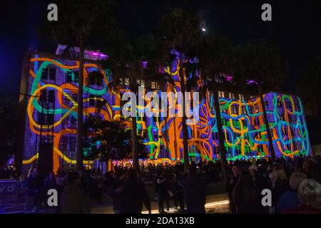 Paesaggio urbano panoramico notturno da Sidney il 2019 febbraio Foto Stock