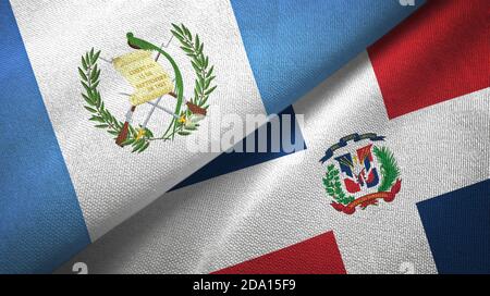 Guatemala e Repubblica Dominicana due bandiere tessuto tessuto, tessuto Foto Stock