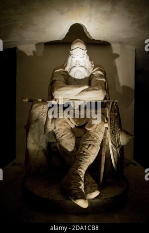 Statua di Ogier il Dane addormentato nelle casemate del castello di Kronborg a Helsingör, Danimarca Foto Stock