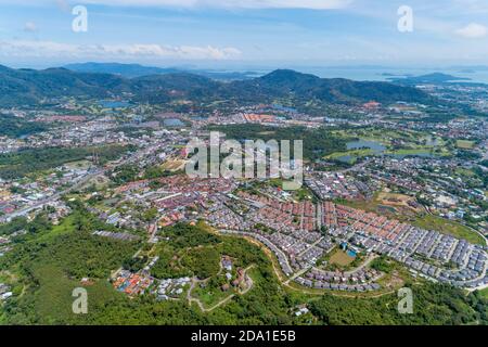 Panorama kathu distretto Phuket Thailandia da Drone fotocamera Alto vista angolare Foto Stock