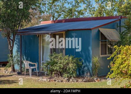 Capella, Queensland, Australia - Ottobre 2019: Sistemazione in cabina a Capella Van Park Foto Stock