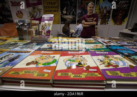 BELGRADO, SERBIA - 25 OTTOBRE 2019: Copertine di strisce comiche Asterix e Obelix, in vendita in un negozio di fumetti retrò a Belgrado. Asterix è un francese Foto Stock