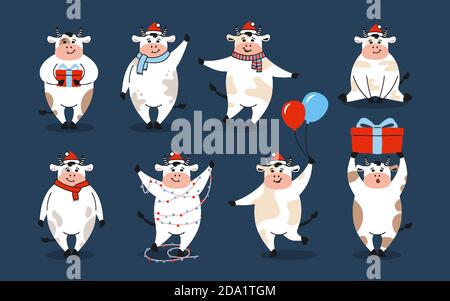 Set di Natale, simbolo dell'anno toro. Vignetta disegnata a mano, bufalo o vitello. Collezione di animali da fattoria, regalo di streghe, cappello rosso, ghirlanda. Felice anno nuovo e Buon Natale. Carattere vettoriale delle festività animali Illustrazione Vettoriale