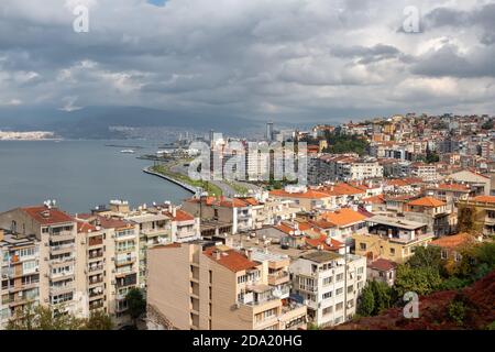 Vista panoramica sulla città di Izmir vista dall'ascensore storico, Turchia Foto Stock