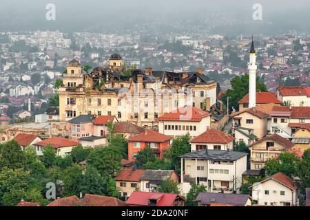 Distrutto edificio a Sarajevo dopo la guerra a Sarajevo, BiH Foto Stock