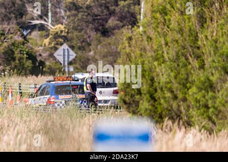 Melbourne Lockdown ha sollevato l'ultimo check point Lang Lang, fuori al paese finalmente lunghe code per la libertà, la pazienza ha avuto bisogno di Melburnian in movimento, Foto Stock