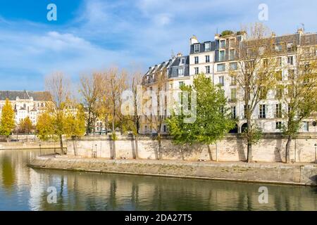 Parigi, ile saint-louis e quai de Bourbon, splendidi edifici antichi, panorama Foto Stock