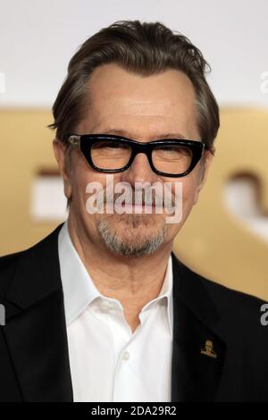 Gary Oldman partecipa alla prima inglese 'Darkest Hour' all'Odeon Leicester Square il 11 dicembre 2017 a Londra, Inghilterra. Foto Stock