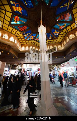 Il vivace souq di Mutrah, Oman. Foto Stock