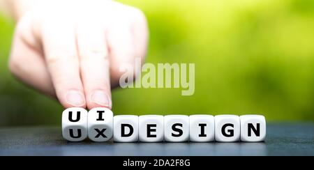 I dadi formano le espressioni " ui design" e "ux design". Foto Stock