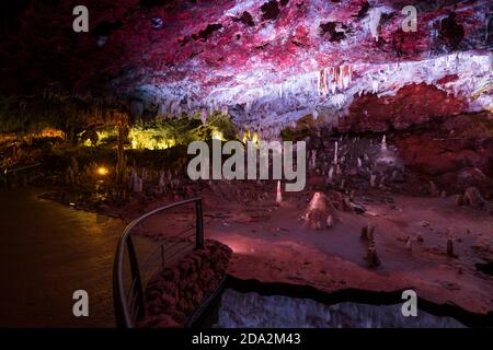 El Soplao è una grotta situata nei comuni di Rionansa, Valdáliga e Herrerías, Cantabria, Spagna, Europa Foto Stock