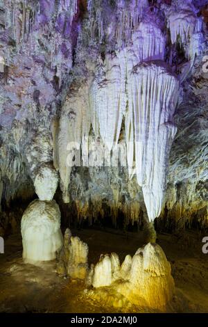 El Soplao è una grotta situata nei comuni di Rionansa, Valdáliga e Herrerías, Cantabria, Spagna, Europa Foto Stock