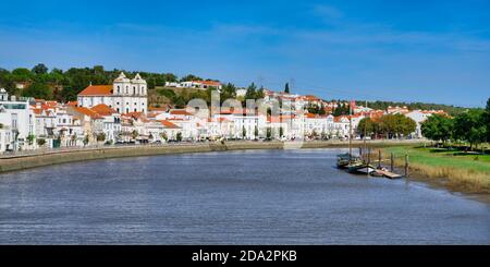 Alcacer do SAL e fiume Sado, costa di Lisbona, Portogallo Foto Stock