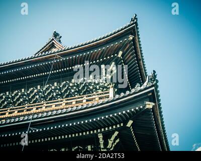 Foto a basso angolo del tempio di Chion-in a Kyoto, Giappone Foto Stock