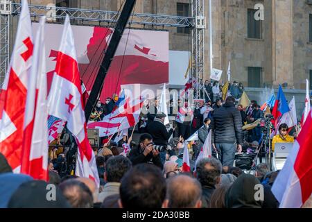 Tbilisi, Georgia - 09 novembre 2020: Manifestazione di protesta contro Bidzina Ivanishzhili su Rustaveli Avenue Foto Stock