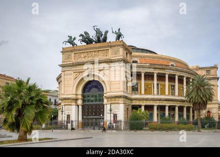 Teatro Palermo Politeama in Sicilia Foto Stock