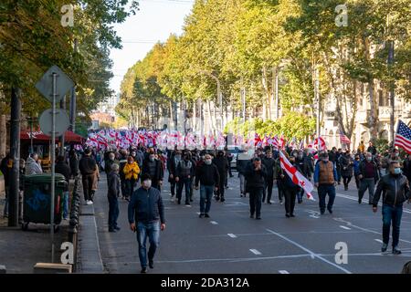 Tbilisi, Georgia - 09 novembre 2020: Manifestazione di protesta contro Bidzina Ivanishzhili su Rustaveli Avenue Foto Stock