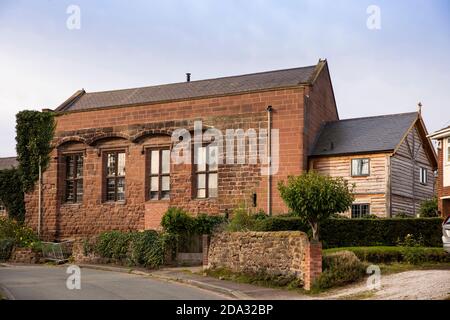 Regno Unito, Inghilterra, Cheshire, Ince, Marsh Lane, casa costruita da resti di antica Grange monastica Foto Stock