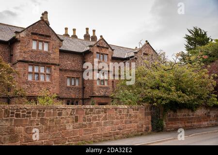 Regno Unito, Inghilterra, Cheshire, Willaston, Hadlow Road, Old Hall Foto Stock