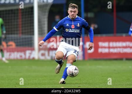 Hampton, Regno Unito. 8 novembre 2020. LONDRA, INGHILTERRA. 8 NOVEMBRE Oldham Athletic's Alfie McCalmont durante la partita della fa Cup tra Hampton & Richmond Borough e Oldham Athletic al Beveree Stadium di Hampton domenica 8 novembre 2020. (Credit: Eddie Garvey | MI News) Credit: MI News & Sport /Alamy Live News Foto Stock